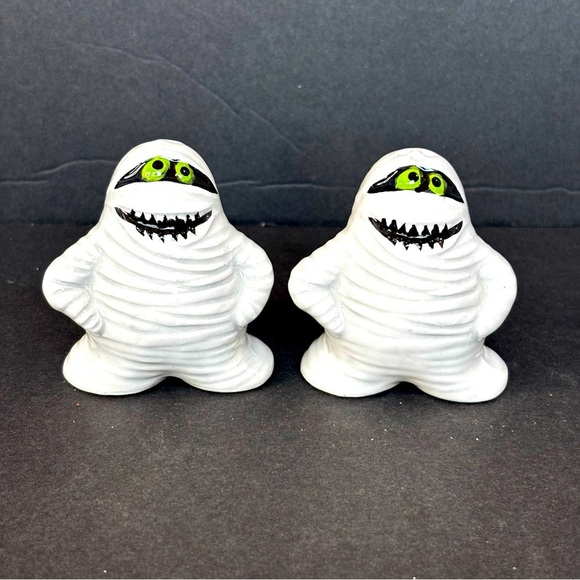 Hotel Transylvania  Mummy Salt And Pepper Sharker With Plugs Halloween Decor - Picture 1 of 8